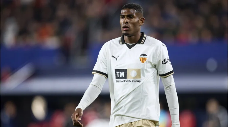 สโมสรอาร์เซนอล กำลังเจรจาคว้าตัว มอสเกรา กองหลังจากบาเลนเซีย