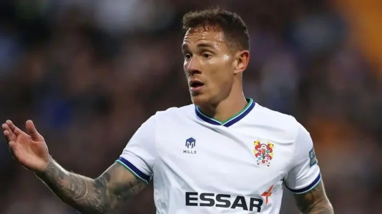 โอลด์แฮม แอธเลติก ร่วมเซ็นสัญญาฮันแนนท์ มอร์ริส และแดเนียลส์