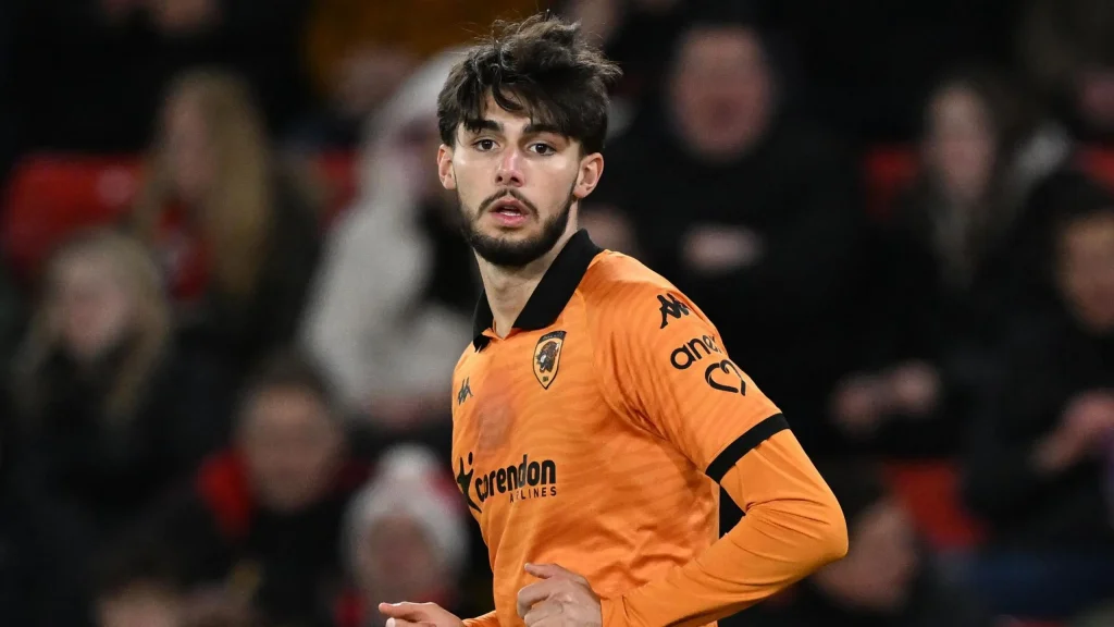 เรดดิ้ง เซ็นสัญญาขอยืมตัว ฟินลีย์ เบิร์นส์และโอมาฮอนีร่วมทีม