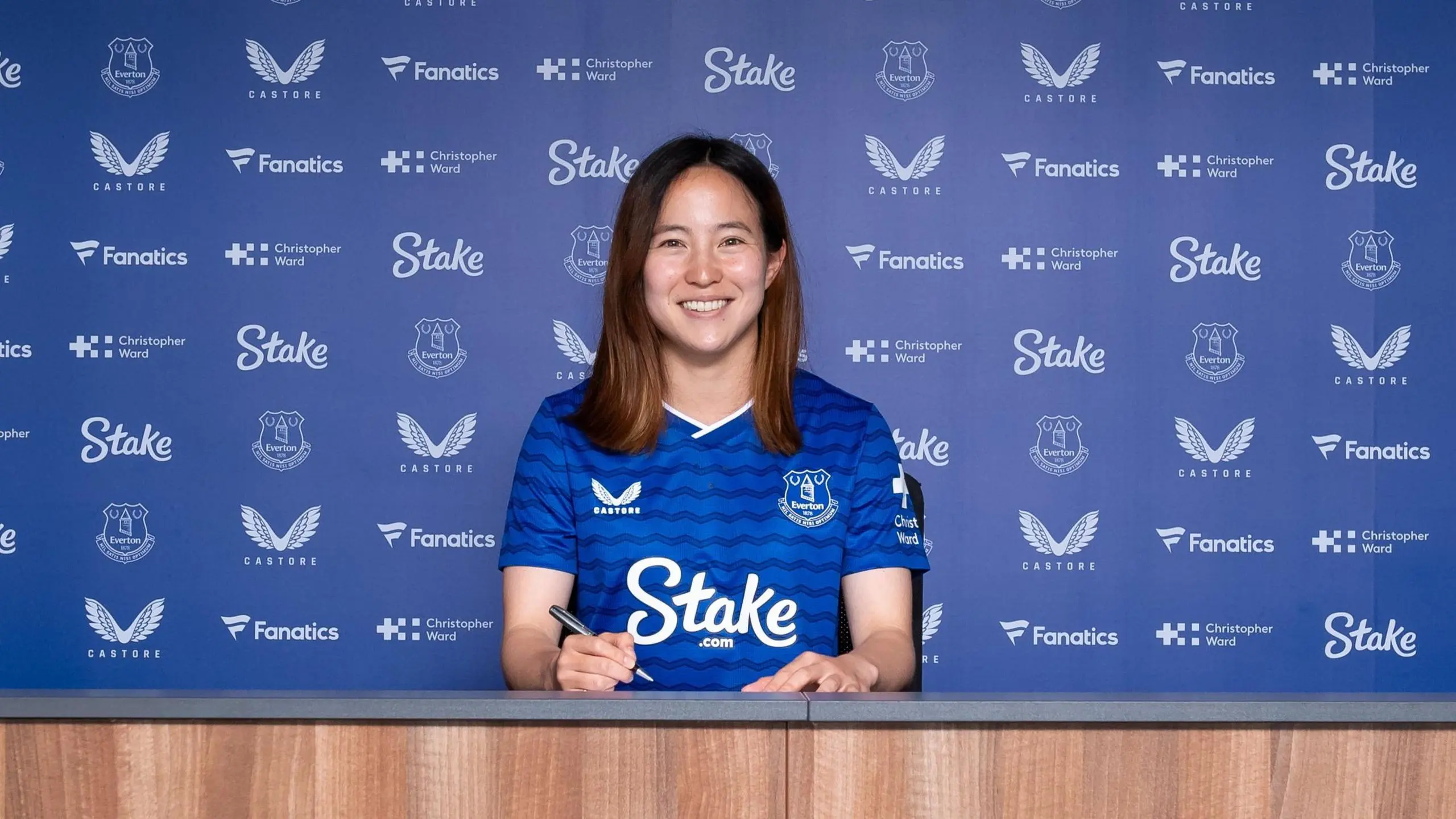 เอฟเวอร์ตันได้คว้าตัวคิตางาวะกองหลังทีมชาติญี่ปุ่นจากฮัคเค่น