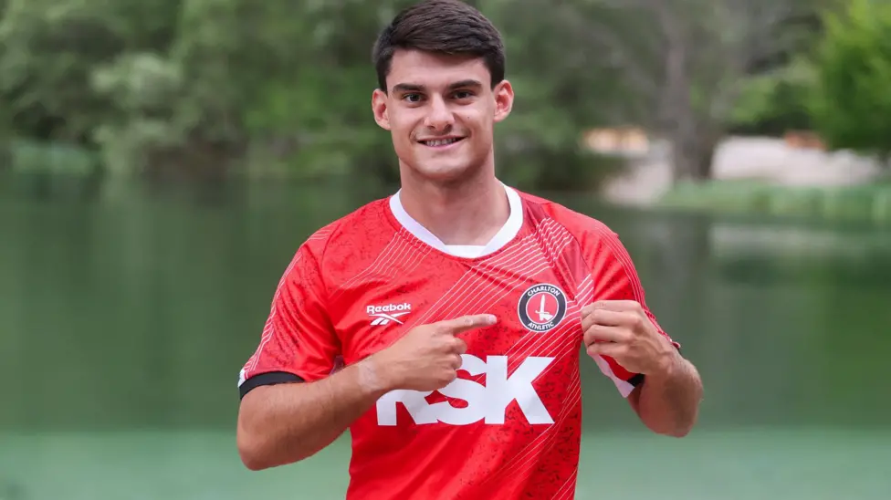 ชาร์ลตัน แอธเลติก ได้คว้าตัวแอปเตอร์ปีกจากทีมแบล็คพูลร่วมทีม