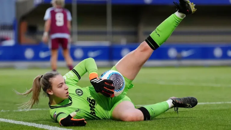 ลอนดอน ซิตี้ เซ็นสัญญาคว้าตัว พัวร์ ผู้รักษาประตูร่วมทีมถาวร