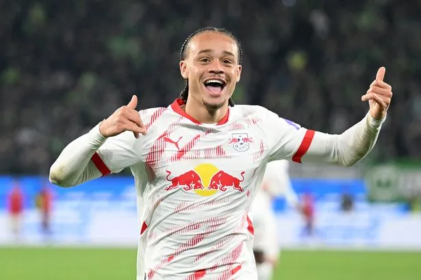 เชลซีหรืออาร์เซนอลจะเดินหน้าคว้าตัวซิโมนส์จากไลป์ซิกหรือไม่?