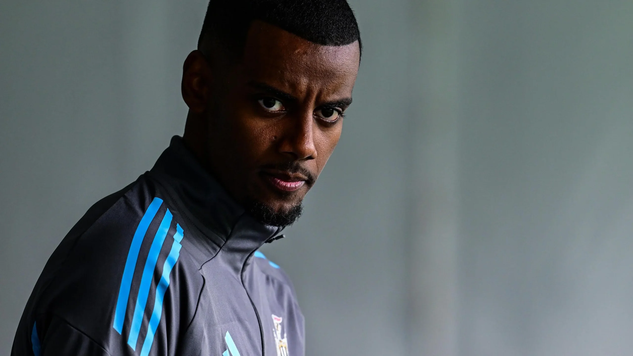 นิวคาสเซิล ต้องได้ข้อเสนอแบบไหน ถึงจะยอมขายนักเตะอิซัคตอนนี้