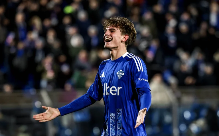 ฟาเบรกาสมั่นใจ ปาซจะอยู่กับโคโม่ต่อ ถึงแม้สเปอร์สให้ความสนใจ