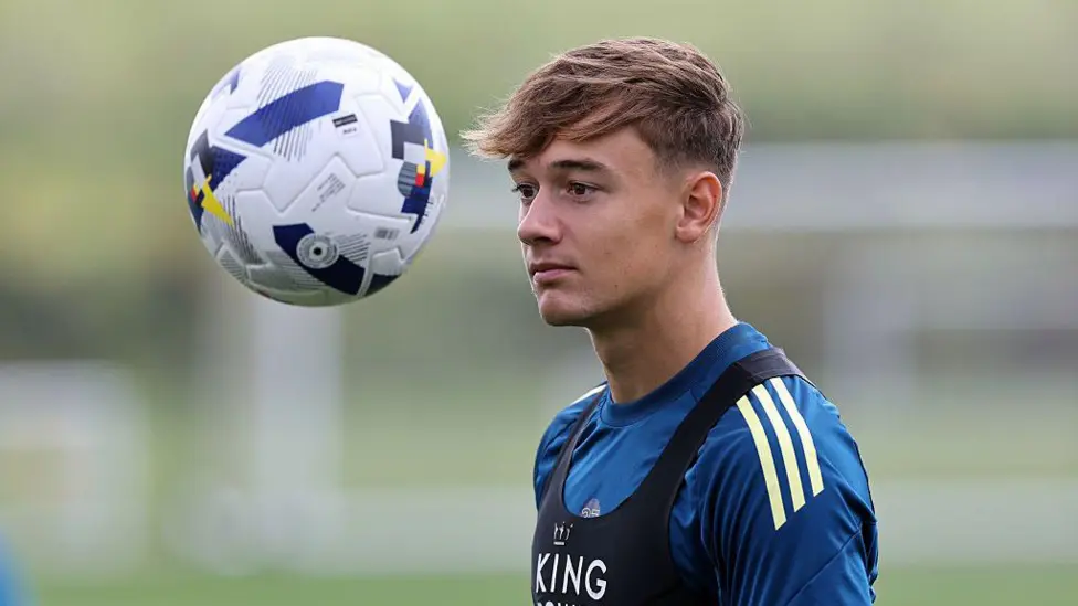 ฮัดเดอร์สฟิลด์ ทาวน์ยืมตัวปีกเลสเตอร์ อัลเวส เลสเตอร์เข้าทีม