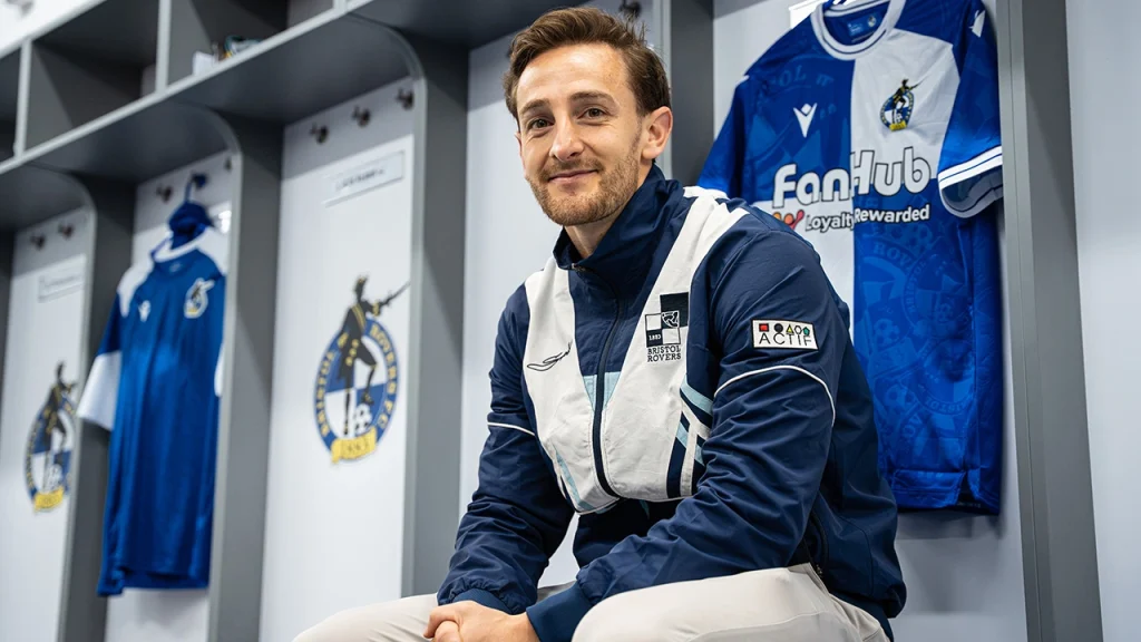 ทอม ล็อกเยอร์อดีตกองหลังลูตันลับสู่ฟุตบอลกับบริสตอล โรเวอร์ส